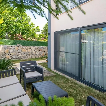 Spacious Private House In Villa