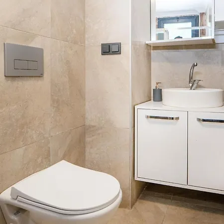 Spacious Private House In Villa *