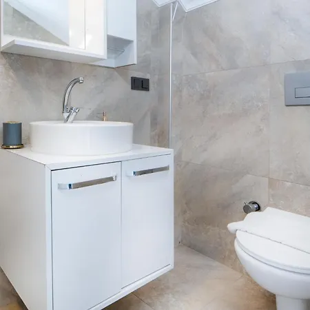 Spacious Private House In *